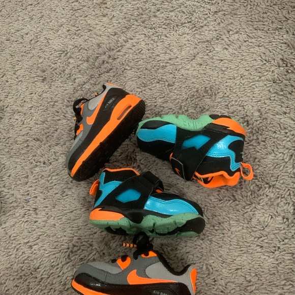 Nike Size 4 infant shoes - Picture 3 of 3